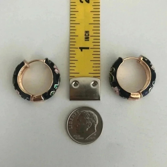 Pretty Black & Pink Asian Inspired Painted Hoop Hinged Earrings NWT - Picture 3 of 4
